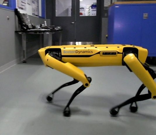 Roboter öffnet Tür – 2018